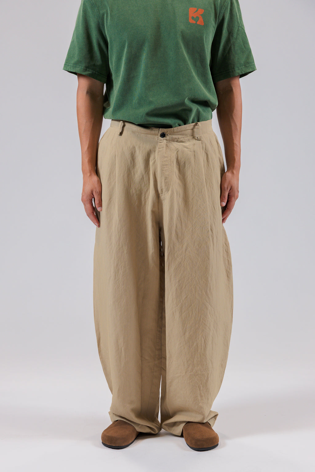 The Relaxed Pleated Tailored Trouser